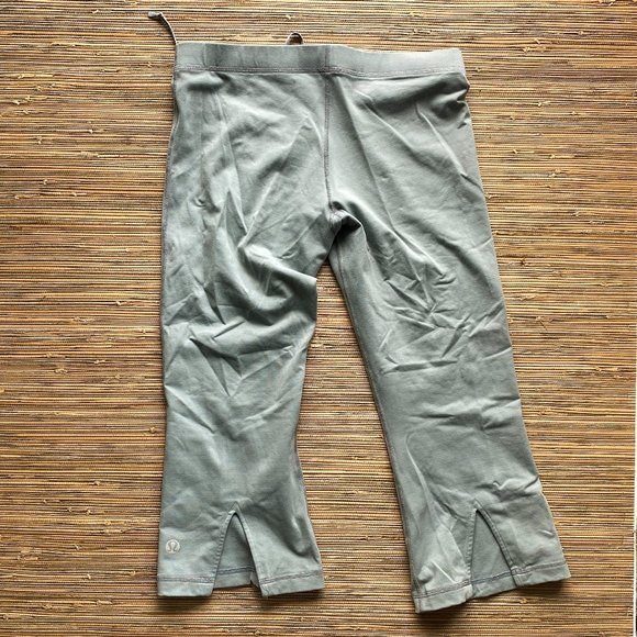 Vintage Grey Lululemon Crop Pants w/Slits - Size 10 - Picture 2 of 7